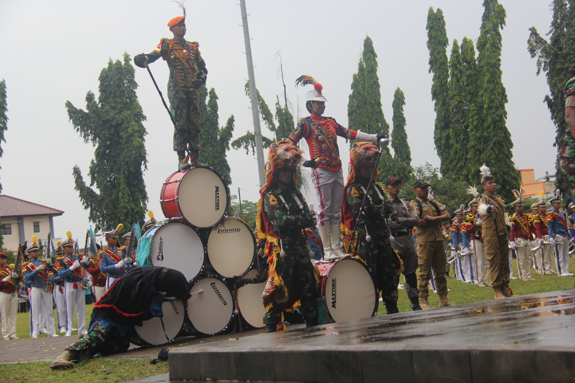 Drum Band Latsitarda Nusantara ke 35 Semarakan Alun-alun